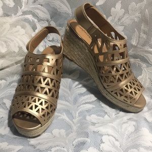 Comfortview gold wedges sandals.
